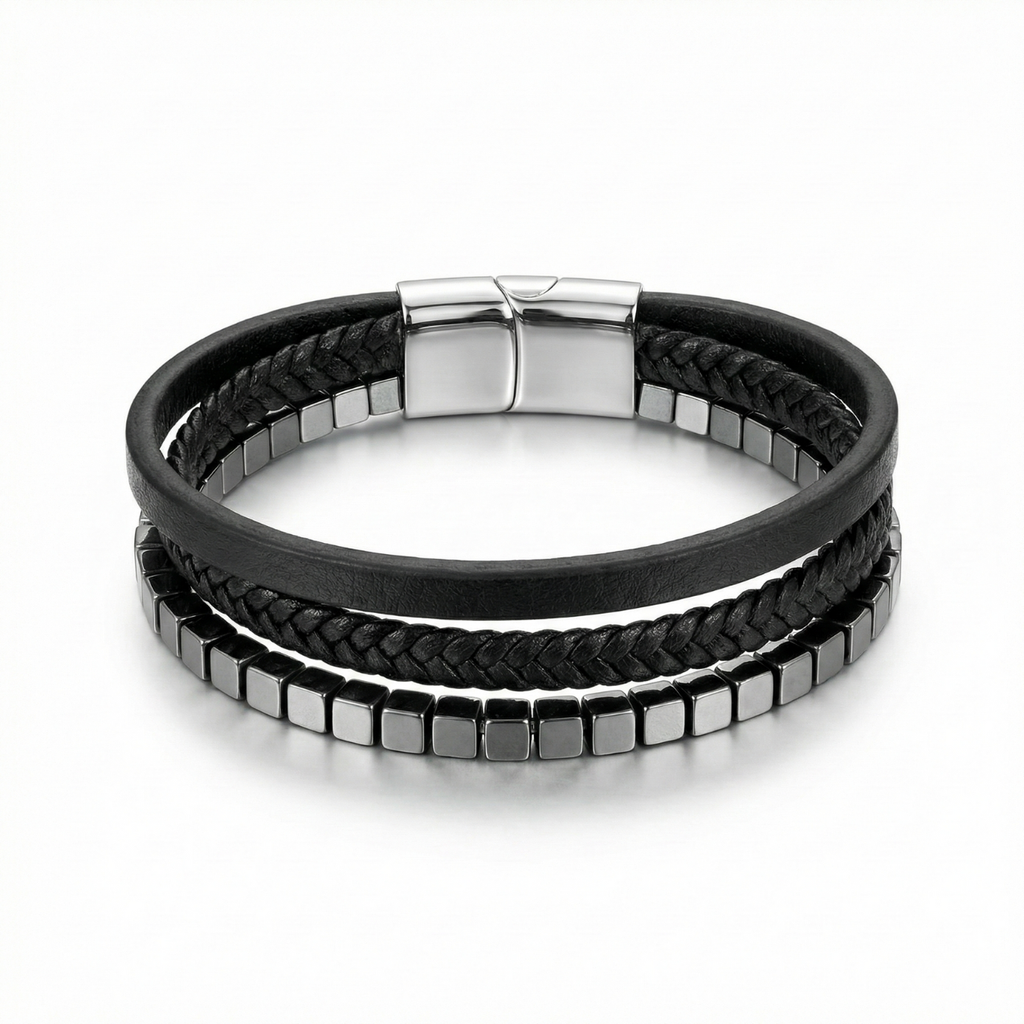 Pulsera para Hombre de Triple Hilera en Acero con Baño de Oro Blanco de 18K – Cuero Trenzado y Cuentas de Cubo – Hecha en España