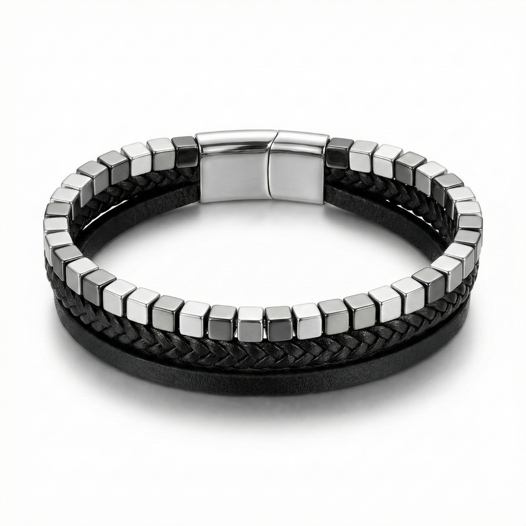 Pulsera para Hombre de Triple Hilera en Acero con Baño de Oro Blanco de 18K – Cuero Trenzado y Cuentas de Cubo – Hecha en España