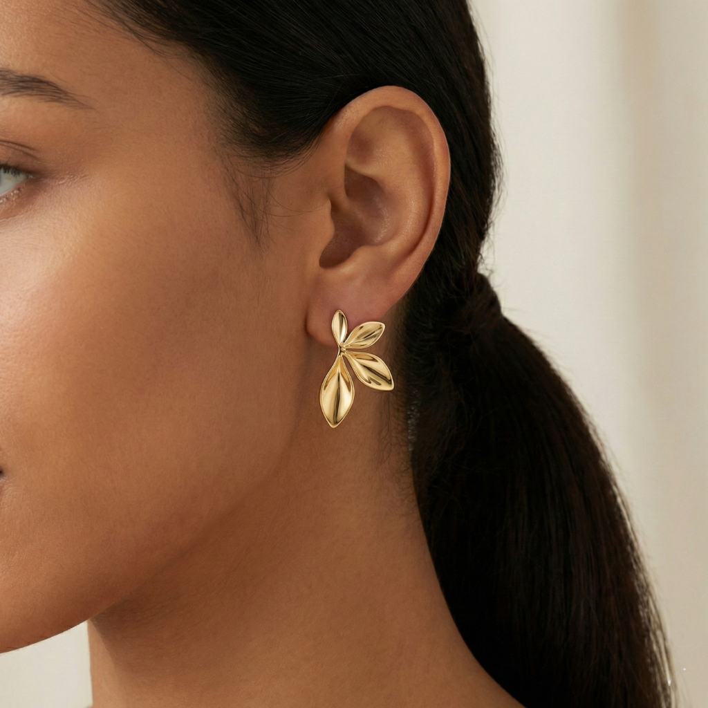 Pendientes de Botón con Diseño de Hojas Orgánicas – 100% Acero Bañado en Oro 18K