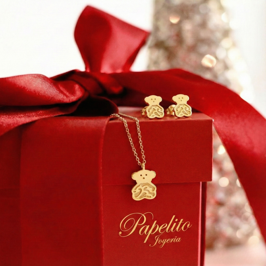 Conjunto de Collar y Pendientes de Osito Grabado 100% Acero Bañado en Oro 18K