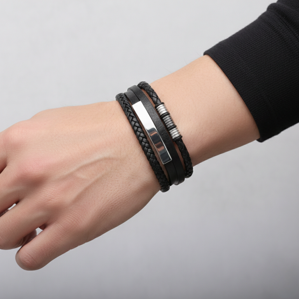 Pulsera Multicapa de Cuero Trenzado y Acero Bañado en Oro Blanco 18K - Hecho en España