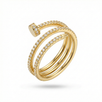 Anillo Ajustable "Clavo Rebeldía" con Circonitas – Acero Bañado en Oro de 18K