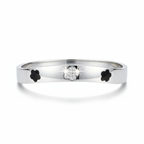 Brazalete Rígido Abierto de Acero Chapado en Plata con Tréboles Bicolores y Brillantes