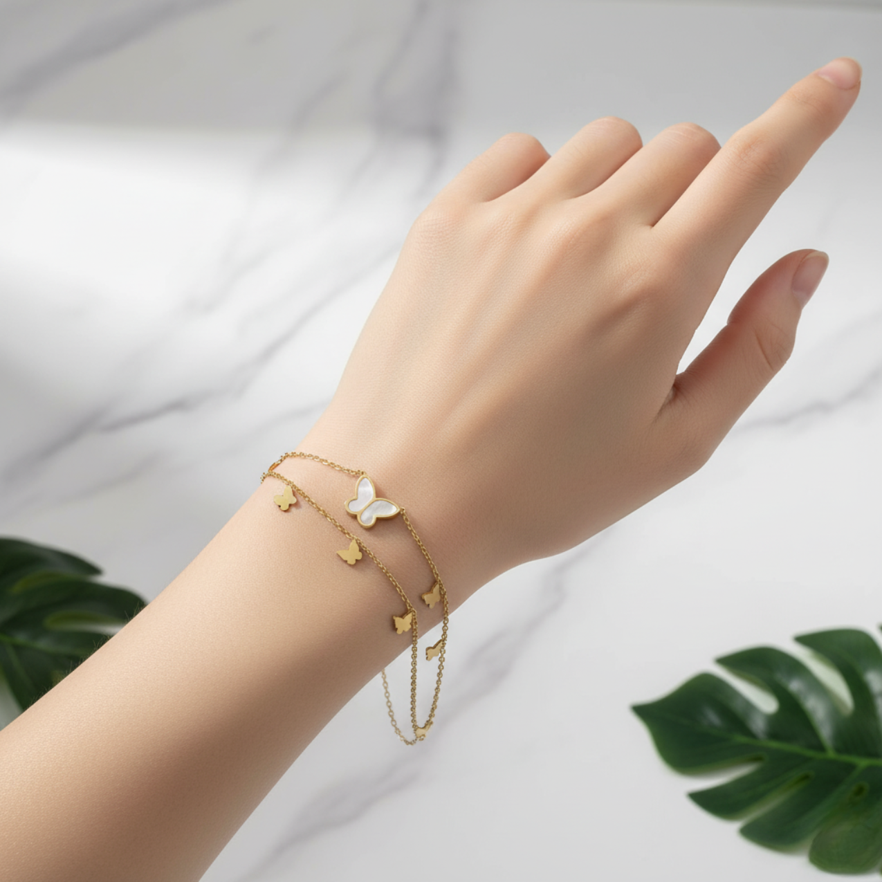Pulsera Doble Cadena con Mariposas Nácar y Doradas 100% Acero Bañado en Oro 18K