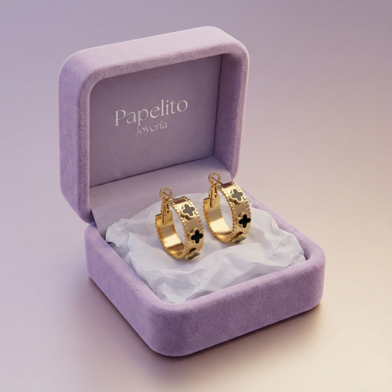 Pendientes de Aro con Detalle de Trébol Negro - 100% Acero Bañado en Oro 18K