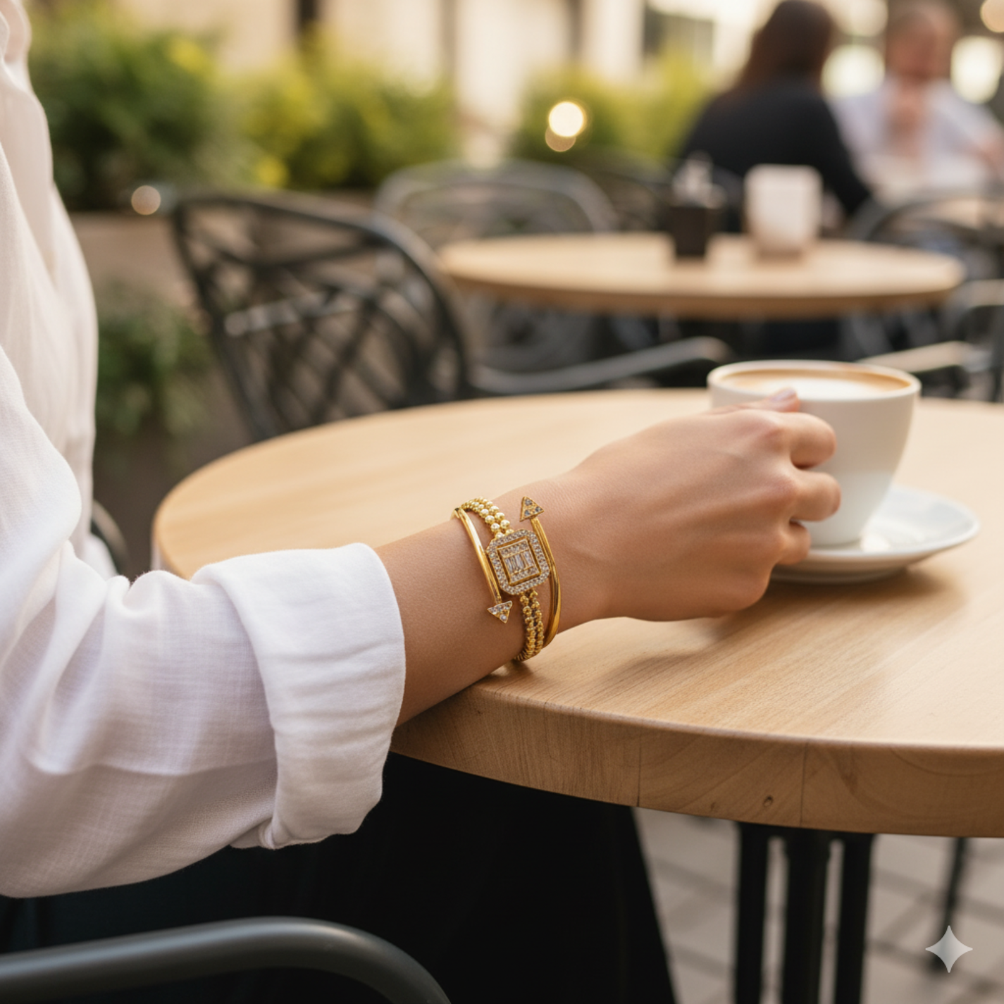 Pulsera Rígida Doble Banda con Charm Cuadrado de Circonitas 100% Acero Bañado en Oro 18K