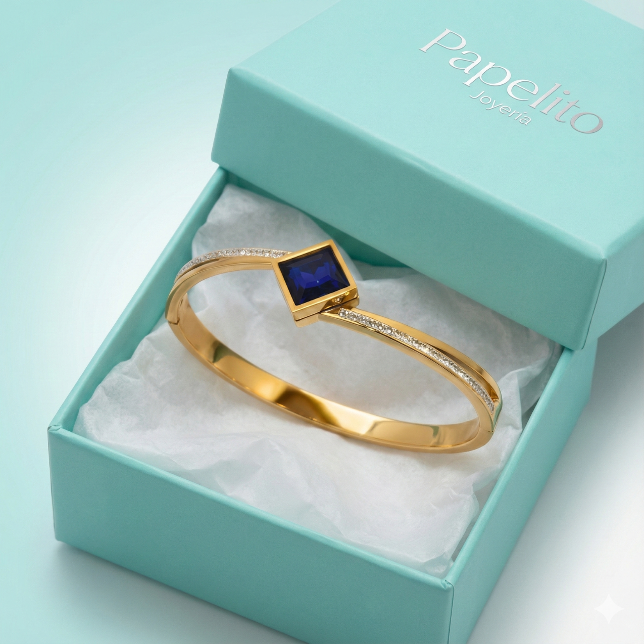 Pulsera Rígida con Cristal Cuadrado Azul y Circonitas - 100% Acero Bañado en Oro 18K