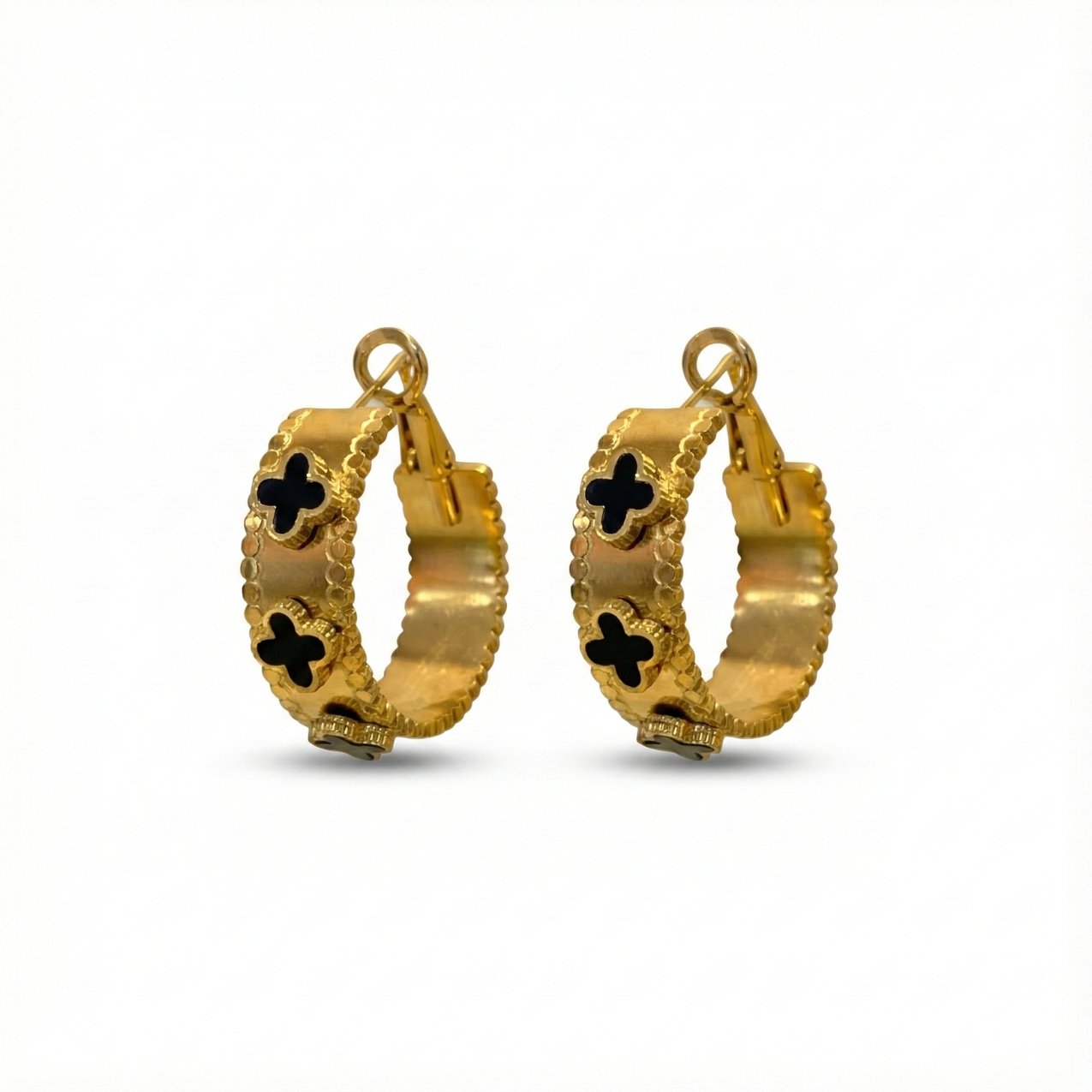 Pendientes de Aro con Detalle de Trébol Negro - 100% Acero Bañado en Oro 18K