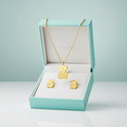 Conjunto de Collar y Pendientes de Osito Grabado 100% Acero Bañado en Oro 18K