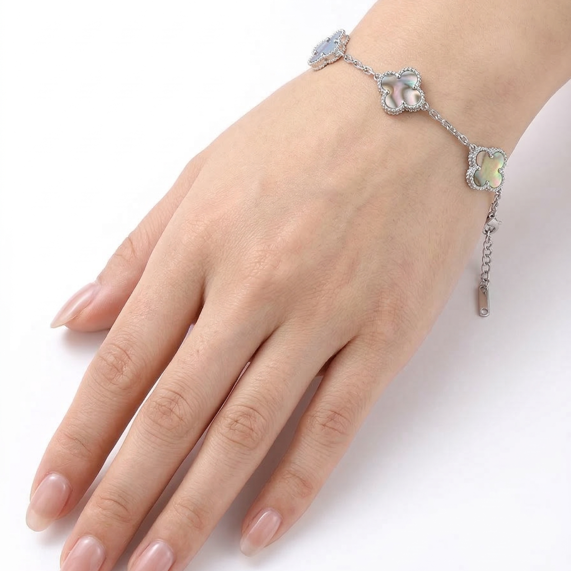 Pulsera de Trébol Nácar Iridiscente 100% Acero Inoxidable Color Plata