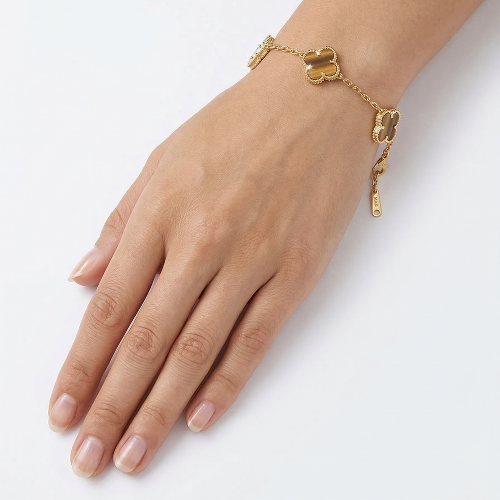 Pulsera Amuleto de Tréboles en Ojo de Tigre – 100% Acero Bañado en Oro 18K