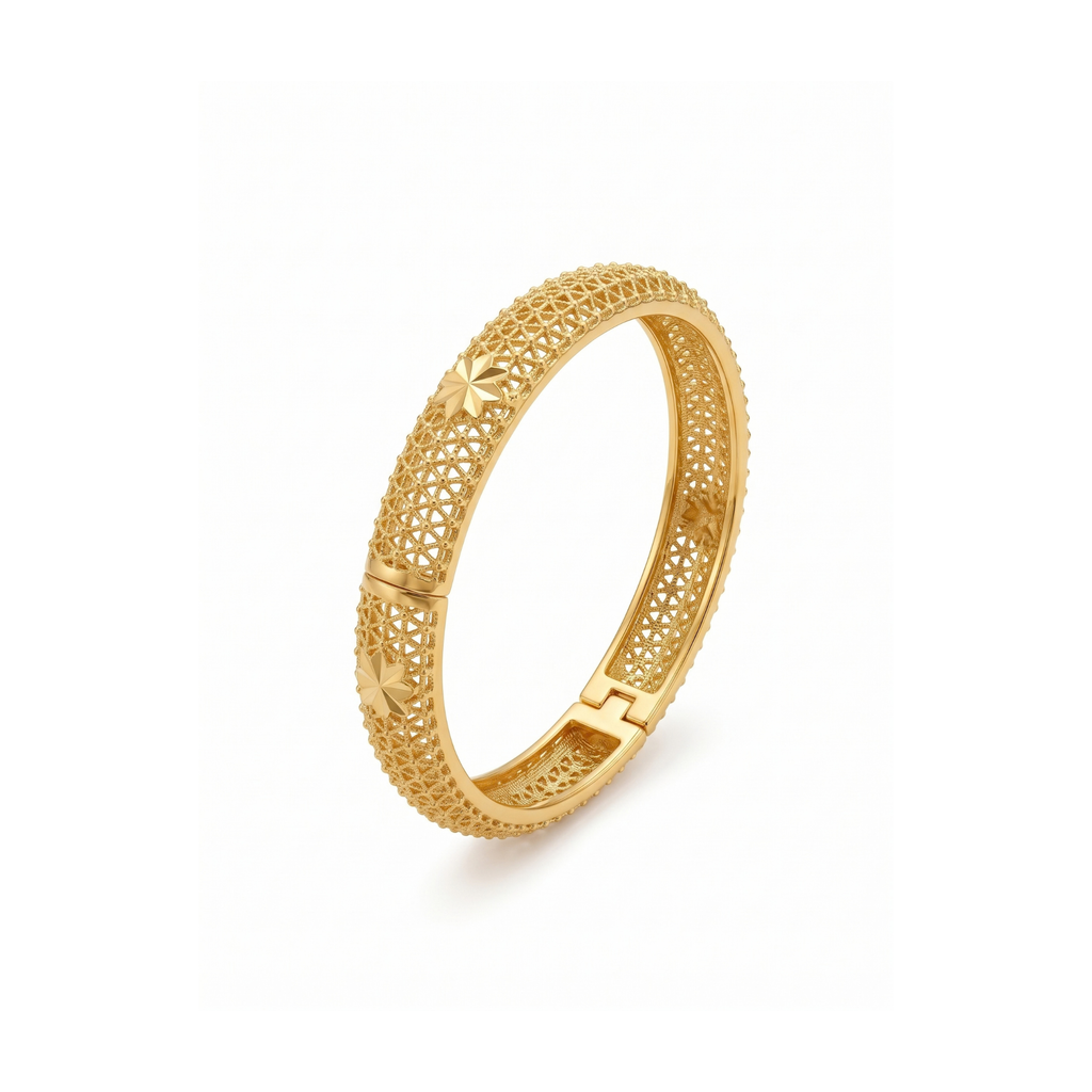 Brazalete Rígido Calado con Diseño Geométrico de Acero Chapado en Oro 18K