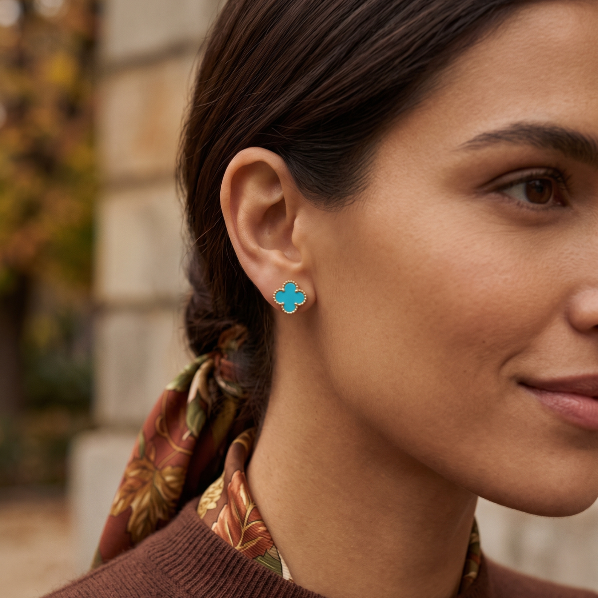 Pendientes de Botón Trèfle Turquoise Riviera con Borde Perlado