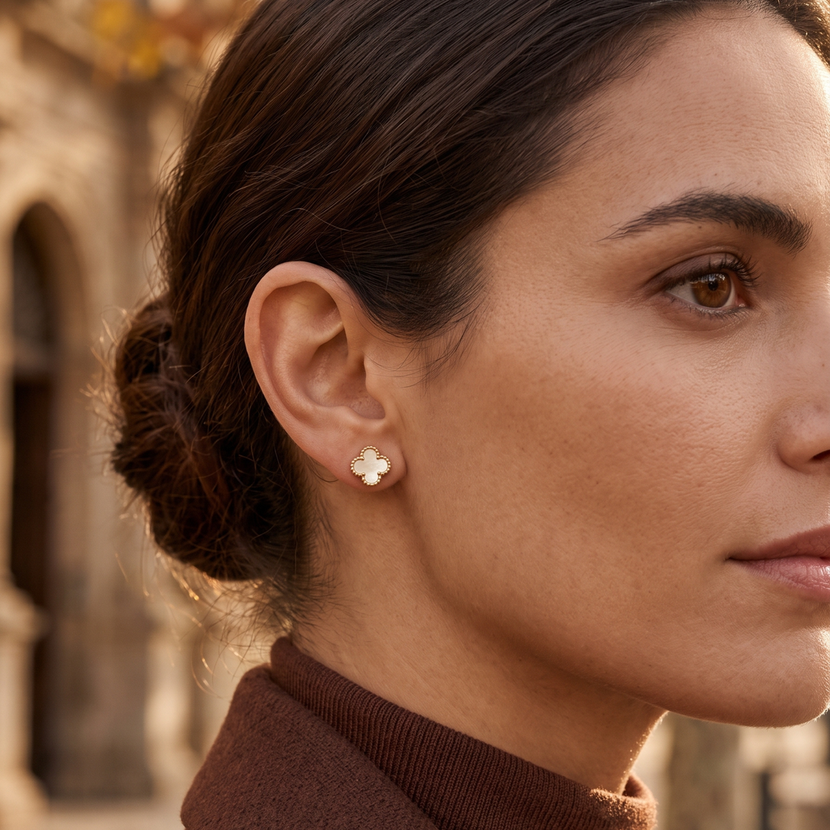 Pendientes de Trébol con Nácar 100% Acero Bañados en Oro de 18K - Elegancia Clásica