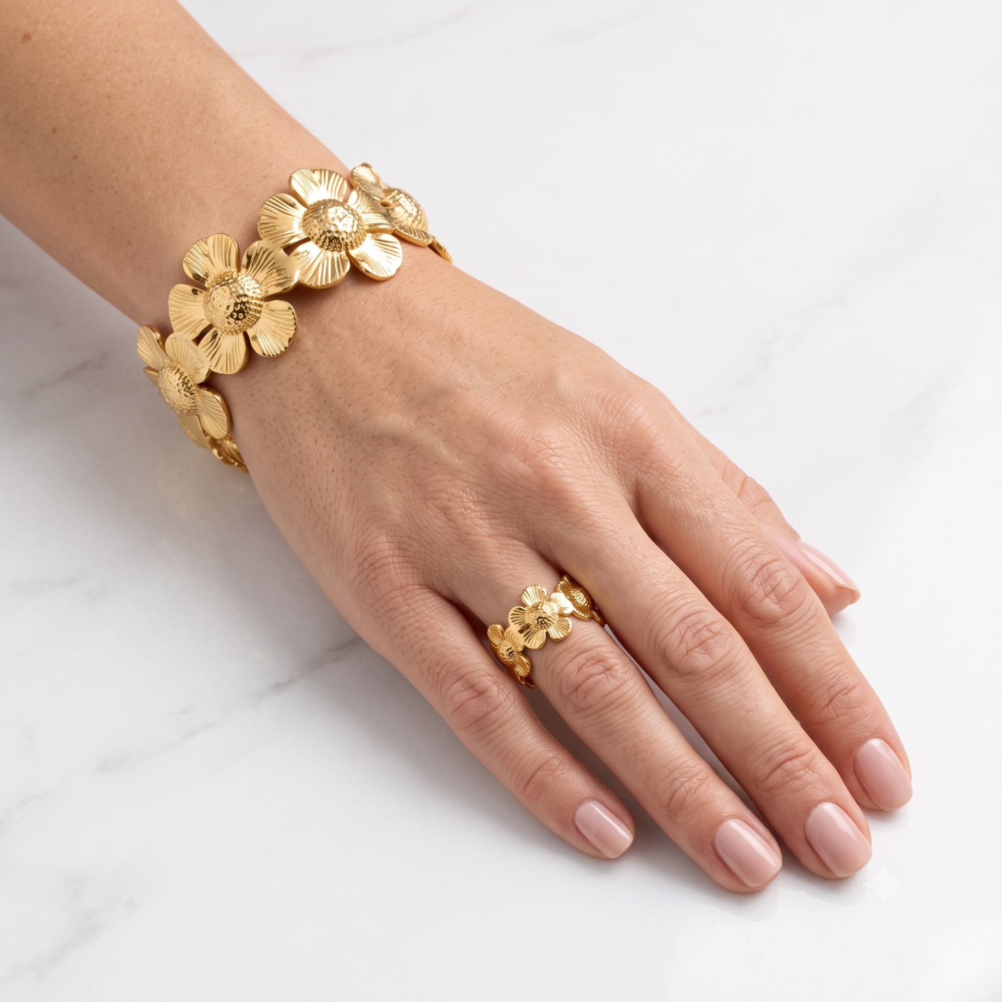 Conjunto de brazalete y anillo Pétales d'Or Magnifique