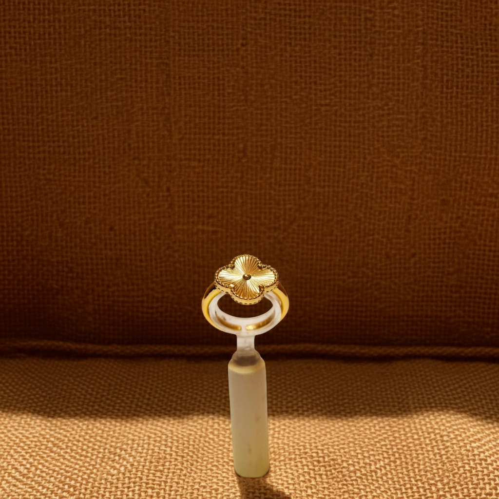 Anillo de Acero Chapado en Oro de 18K 100% con Diseño de Trébol