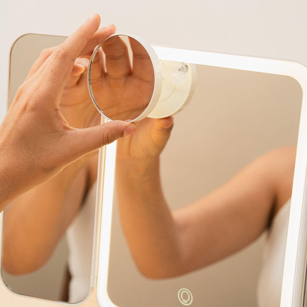 Espejo de Maquillaje Tríptico Recargable con Aumento y Luz LED Miled - Nemessis Shop®