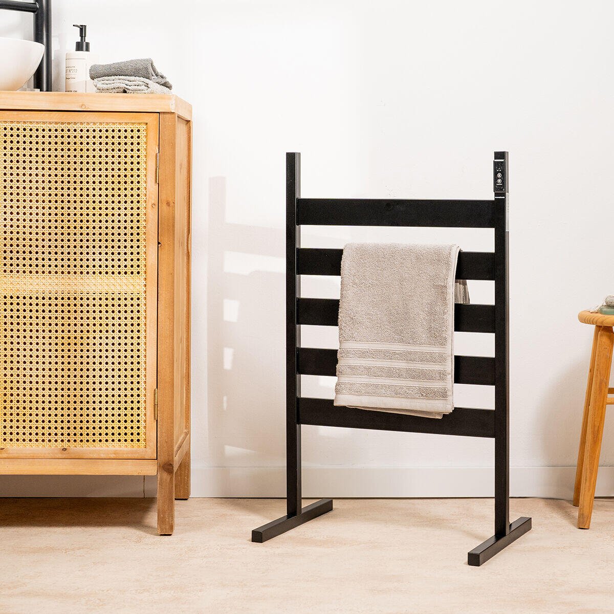 Toallero Eléctrico de Pie o Pared Towarck 5 Barras - Nemessis Shop®