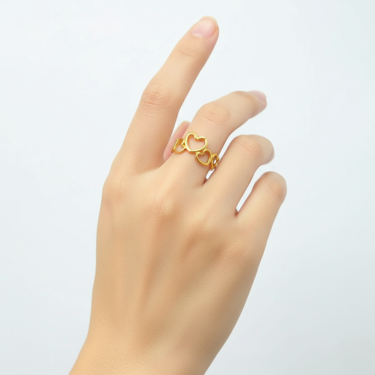 Anillo de Corazones Entrelazados - 100% Acero Bañado en Oro de 18K . Adjustable