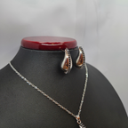 Conjunto de Collar y Pendientes con Colgante y Detalles Marrones/Negros - Acero Inoxidable