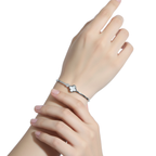 Pulsera Rígida con Trébol de Nácar Blanco y Gema 100% Acero Inoxidable Color Plata