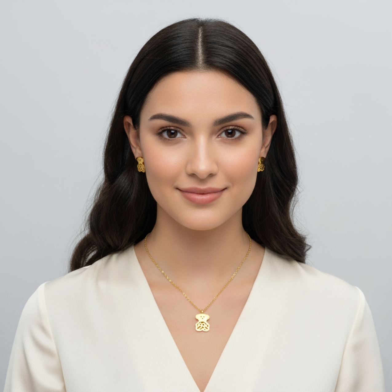 Conjunto de Collar y Pendientes de Osito Grabado 100% Acero Bañado en Oro 18K