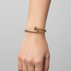 Pulsera Rígida Diseño de Clavo con Circonitas 100% Acero Bañado en Oro 18K
