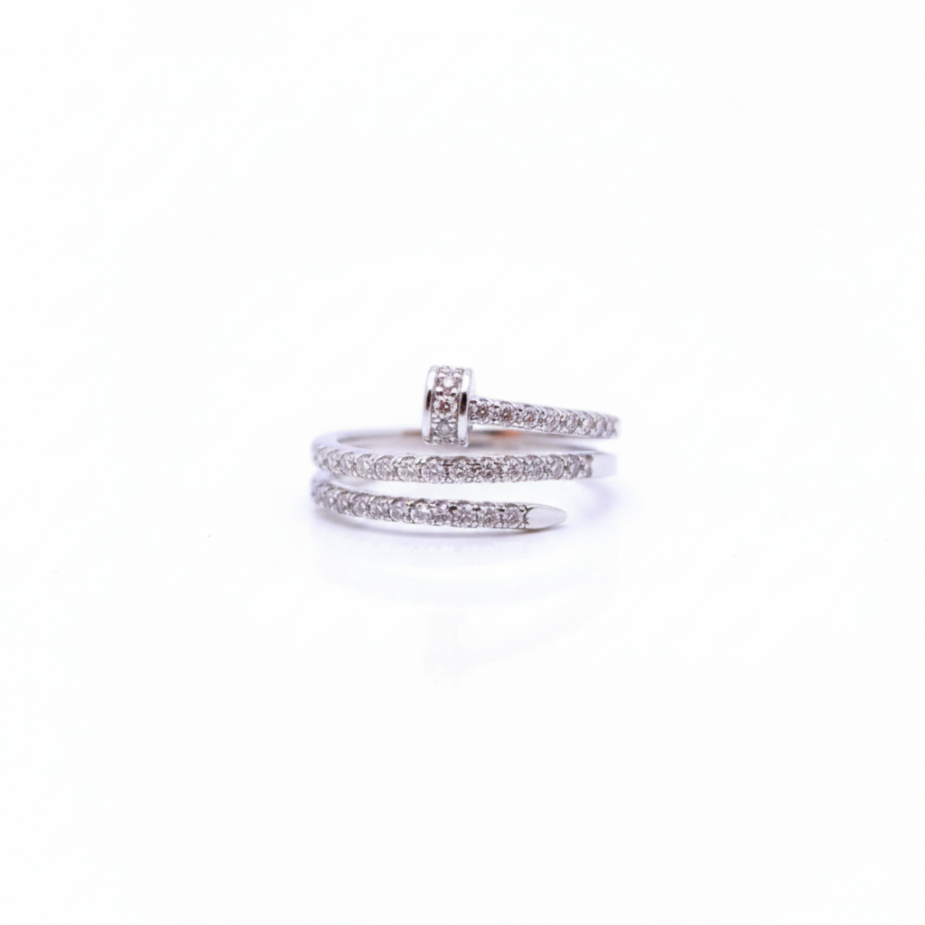 Anillo Ajustable "Clavo Rebeldía" Plateado con Circonitas – Acero Bañado en Oro Blanco 18K