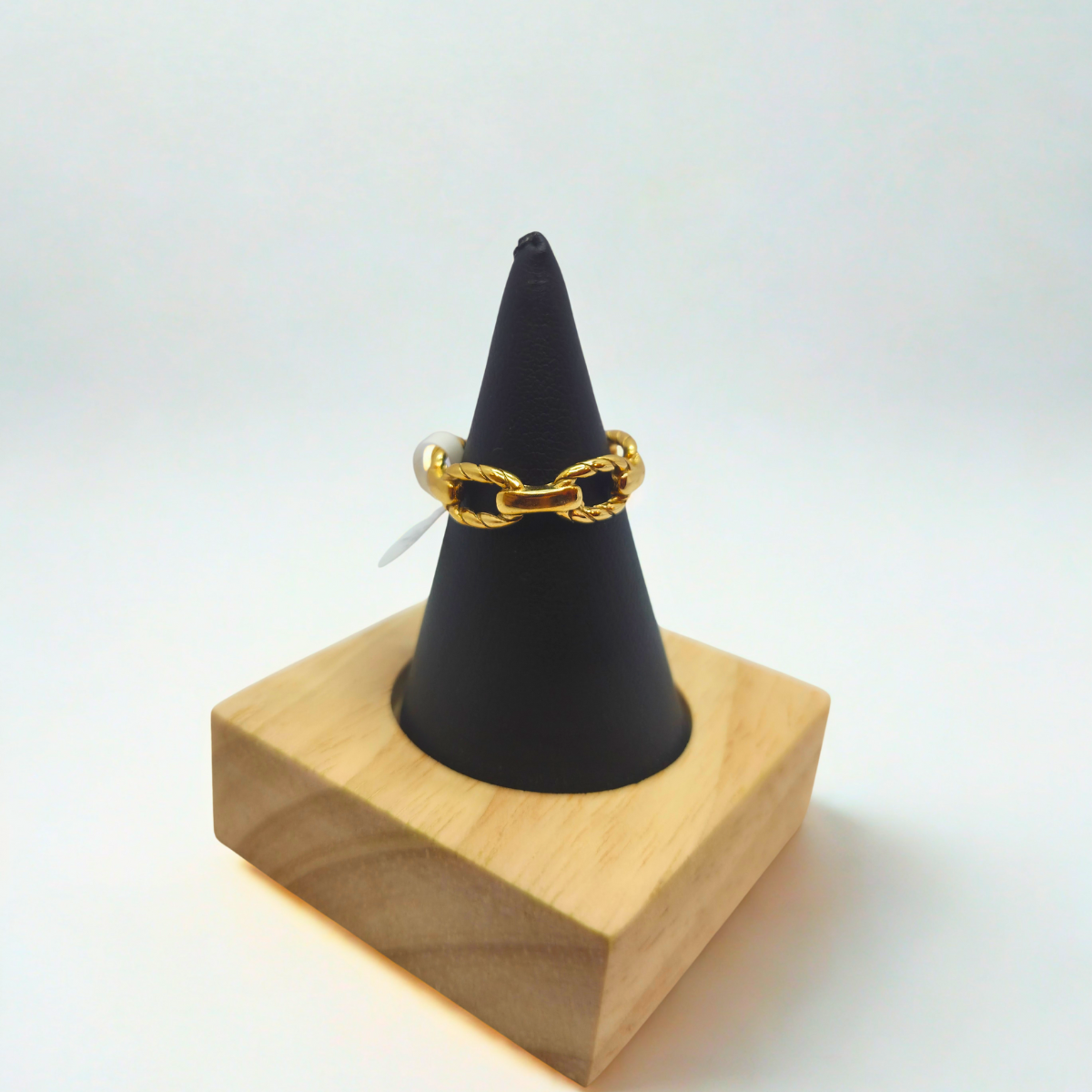 Anillo Diseño de Cadena con Eslabones Trenzados - 100% Acero Bañado en Oro de 18K