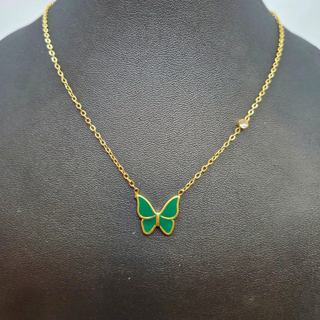 Collar con Colgante de Mariposa Esmaltada Verde y Circonitas - 100% Acero Bañado en Oro 18K