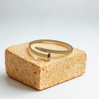 Pulsera Rígida Diseño Clavo con Circonitas - 100% Acero Bañado en Oro 18K