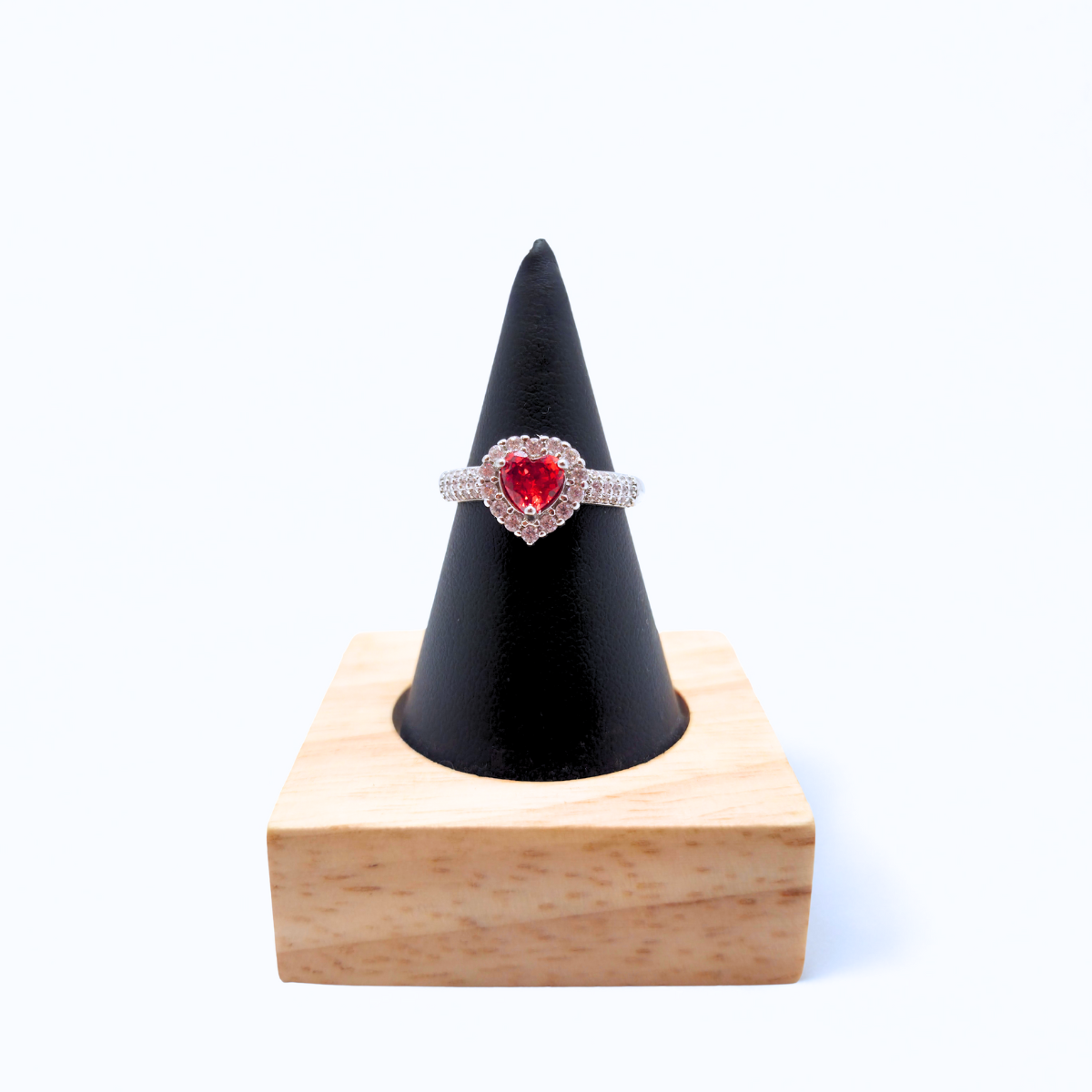 Anillo Ajustable "Emperatriz" con Circonita en Forma de Pera y Halo – Acero Bañado en Oro Blanco 18K