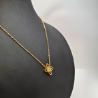 Collar con Colgante Flor de Cuatro Pétalos con Circonitas 100% Acero Bañado en Oro 18K