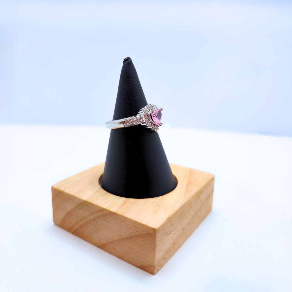 Anillo de Corazón Rosa con Circonitas 100% Acero Inoxidable Color Plata