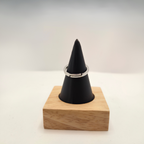 Anillo Ajustable "Gala" con Circonita Oval y Halo – Acero con Baño de Oro Blanco 18K