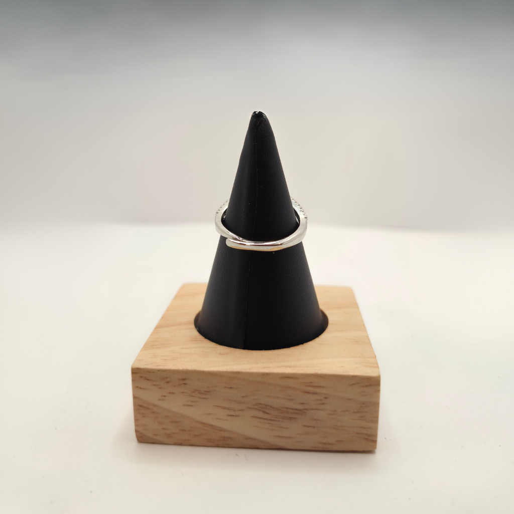 Anillo Ajustable "Versalles" con Circonita Cuadrada y Halo – Acero con Baño de Oro Blanco 18K