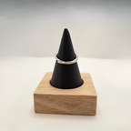 Anillo Ajustable "Versalles" con Circonita Cuadrada y Halo – Acero con Baño de Oro Blanco 18K