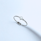 Pulsera Rígida con Trébol de Nácar Blanco y Gema 100% Acero Inoxidable Color Plata