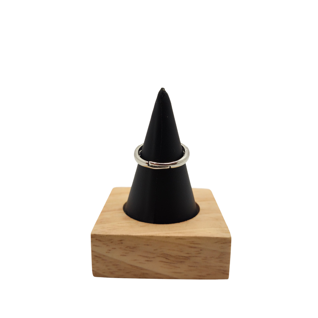 Anillo Ajustable "Emperatriz" con Circonita en Forma de Pera y Halo – Acero Bañado en Oro Blanco 18K