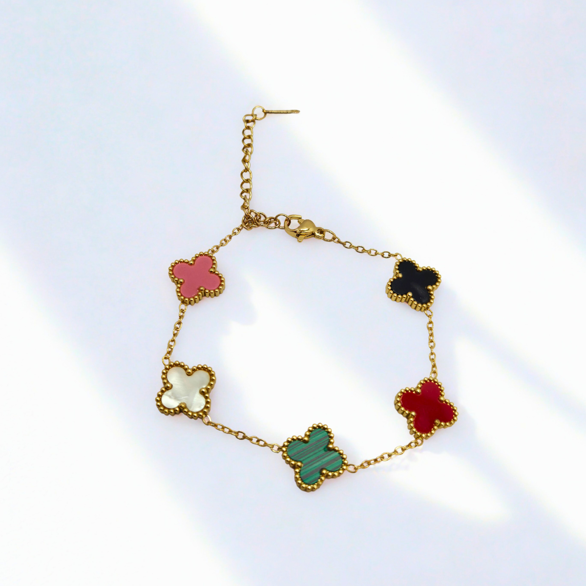 Pulsera de Tréboles de Cuatro Hojas Multicolores - 100% Acero Bañado en Oro 18K