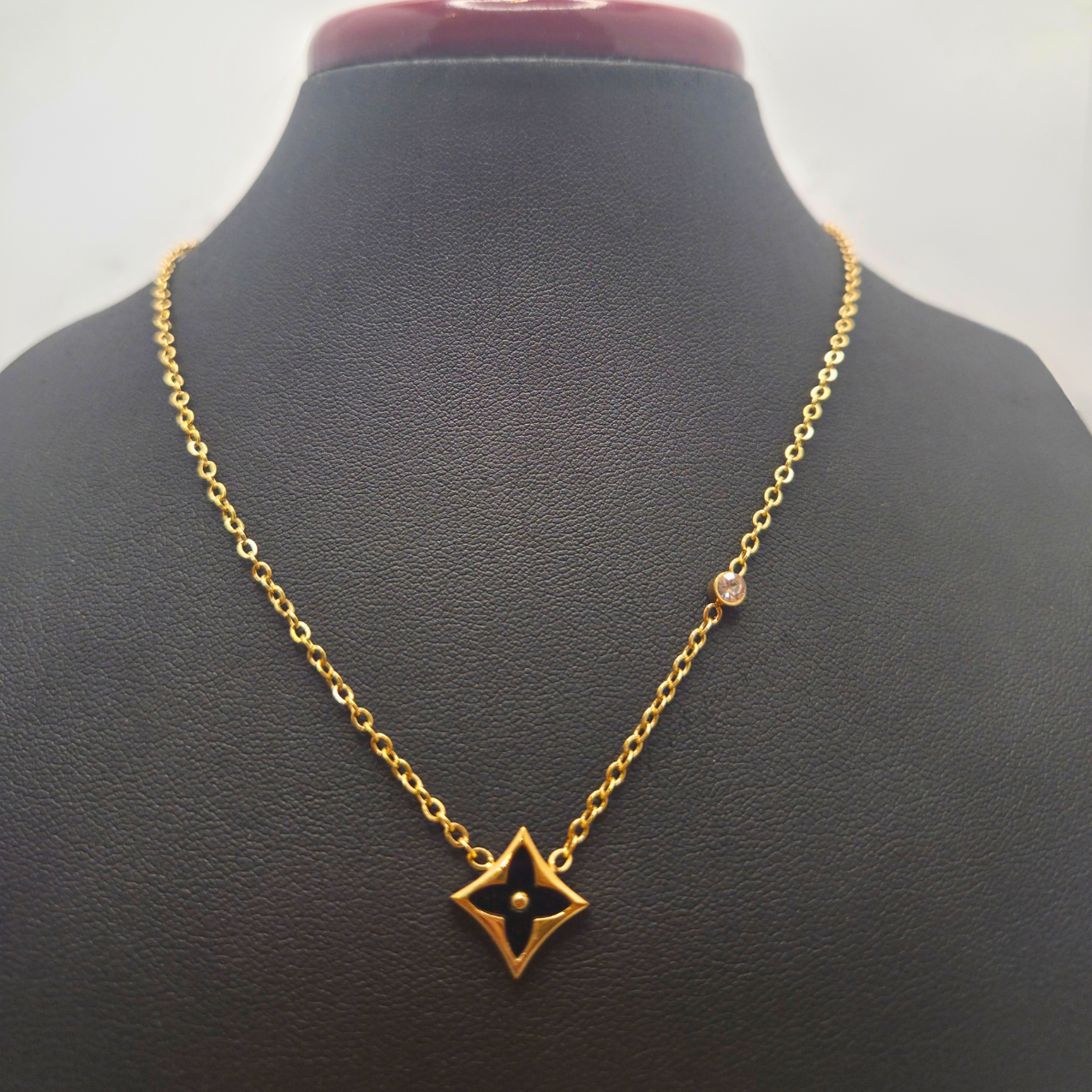 Collar con Colgante de Estrella Verde Malaquita 100% Acero Bañado en Oro 18K