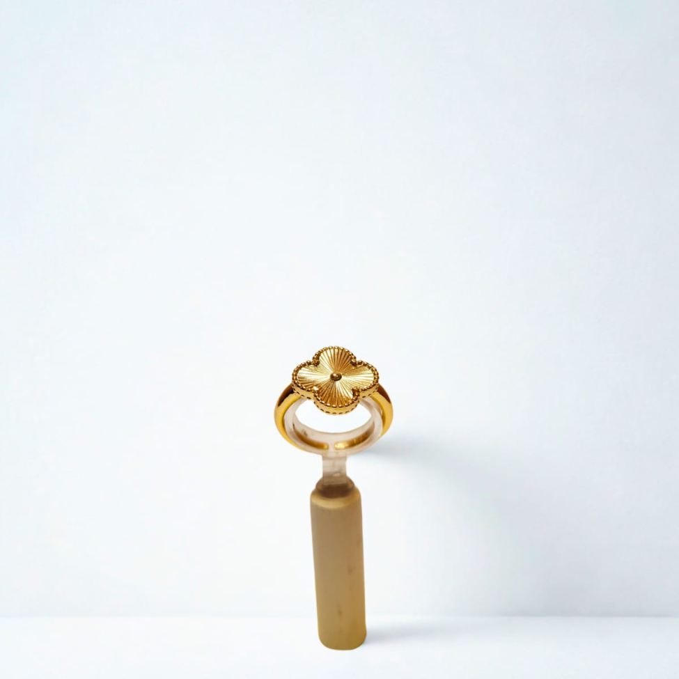 Anillo de Acero Chapado en Oro de 18K 100% con Diseño de Trébol