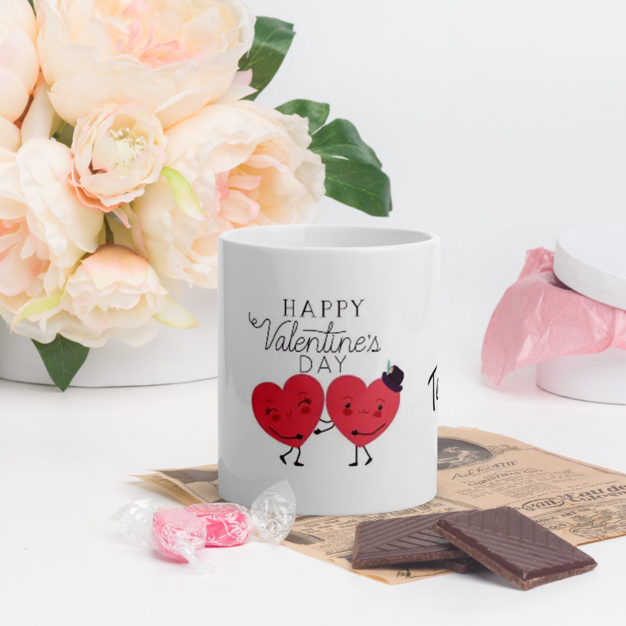 Taza blanca brillante. Happy Valentine's Day. 2 corazones