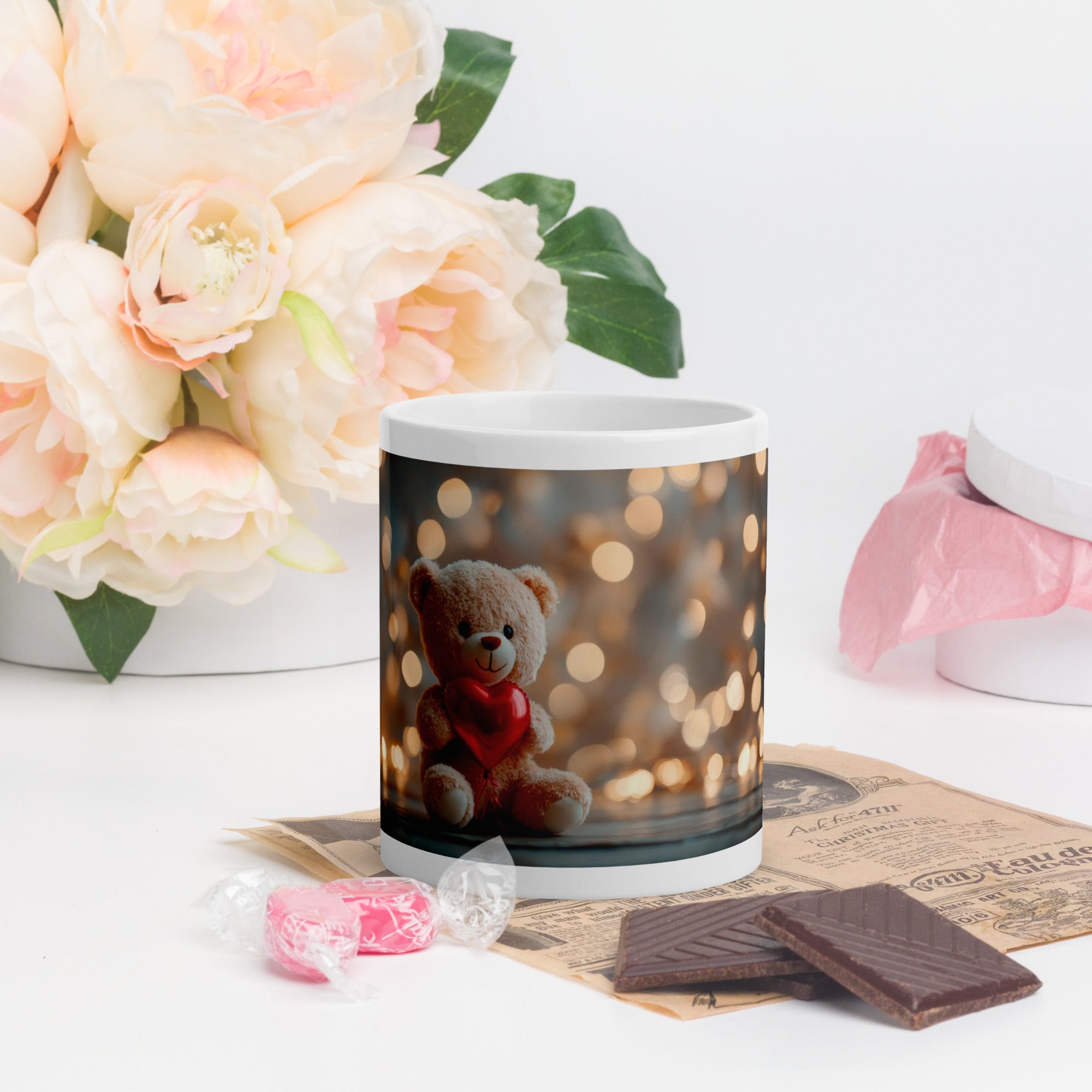 Taza blanca brillante. Osito con corazón