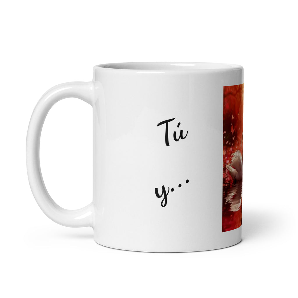 Taza blanca brillante. Cisnes forma de corazón