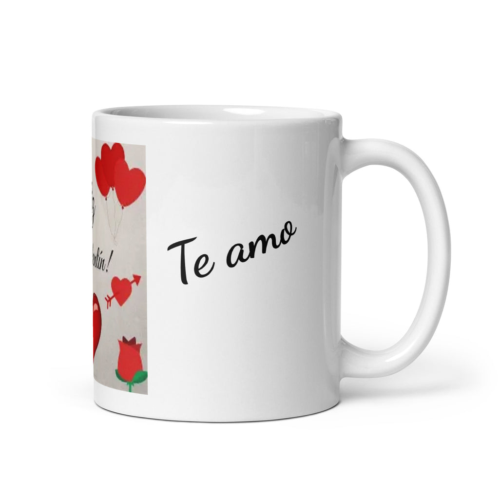 Taza blanca brillante. Feliz San Valentín